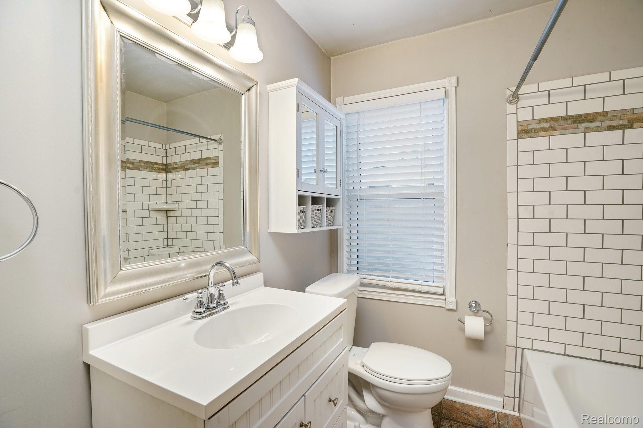 1550 Oakley Road Clawson, MI 48017 - Photo 13 of 28 15-web-or-mls-1550 Oakley Clawson015.jpg