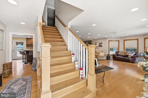 a view of a livingroom with furniture and a livingroom