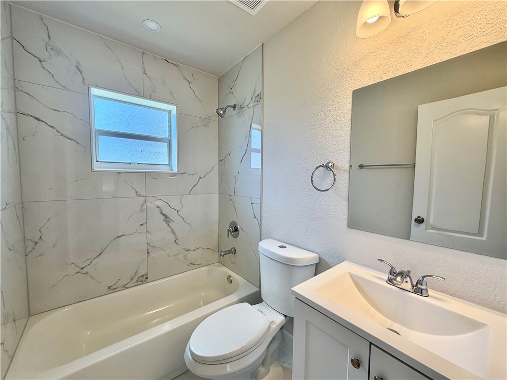 355 6th Road Southwest Vero Beach, FL 32962 - Photo 16 of 23 a bathroom with a sink a toilet and bathtub