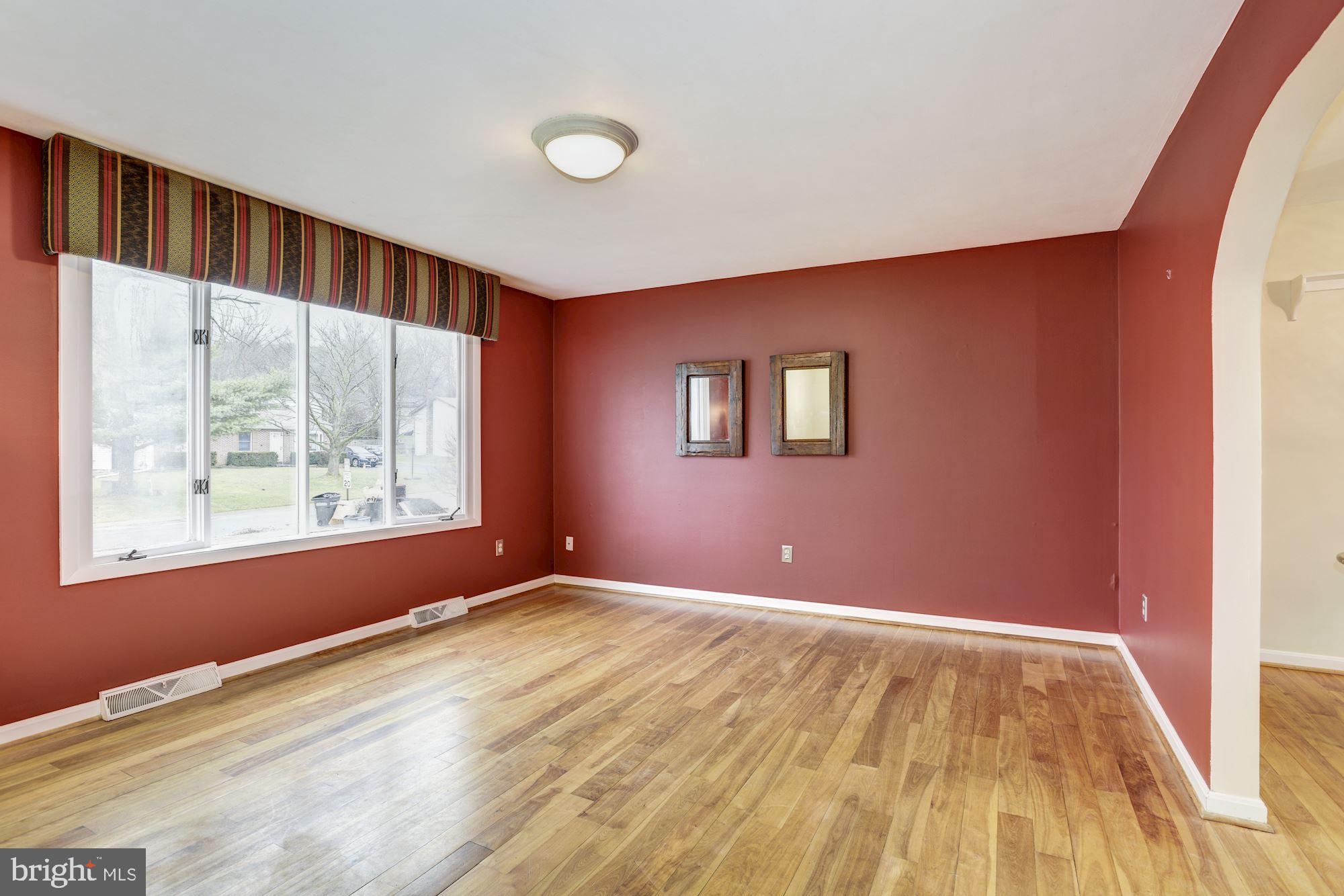 3405 Augusta Road Manchester, MD 21102 - Photo 4 of 27 Living Room