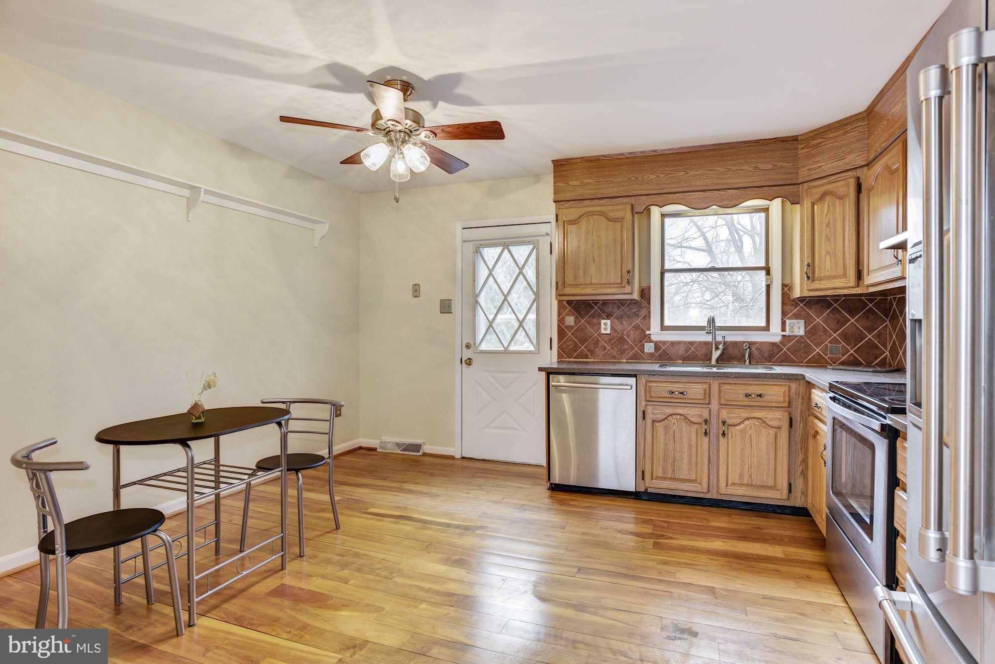 3405 Augusta Road Manchester, MD 21102 - Photo 7 of 27 Eat-In Kitchen | Casual Dining Area