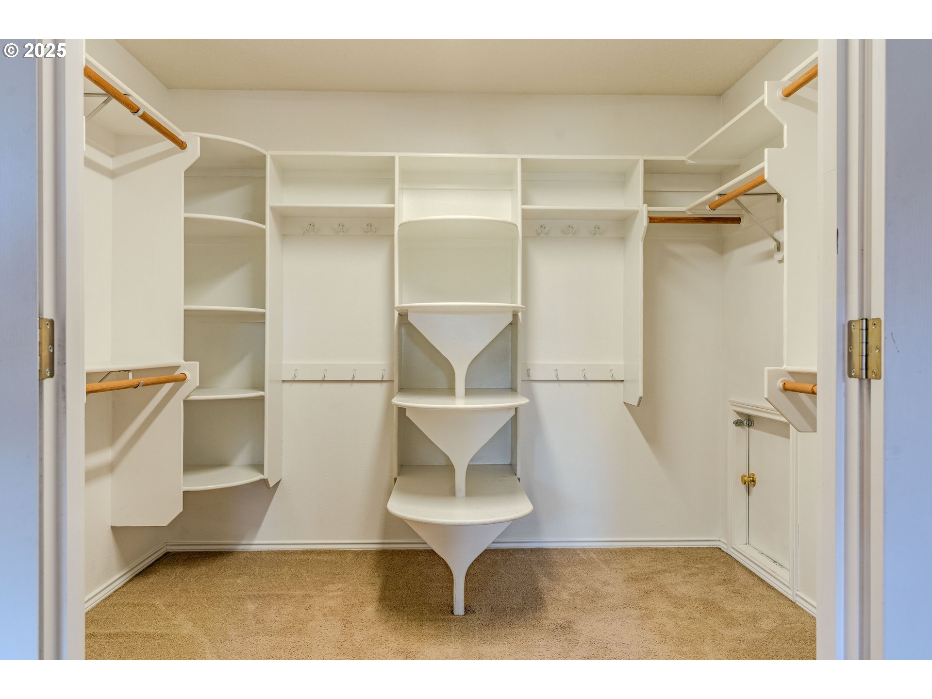 308 Southwest 38th Loop Gresham, OR 97080 - Photo 30 of 48 a view of walk in closet