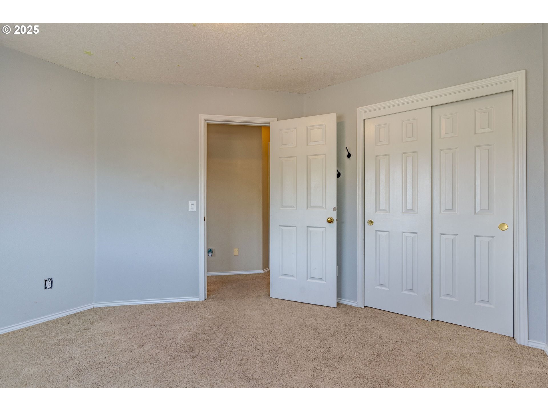 308 Southwest 38th Loop Gresham, OR 97080 - Photo 36 of 48 a view of an empty room