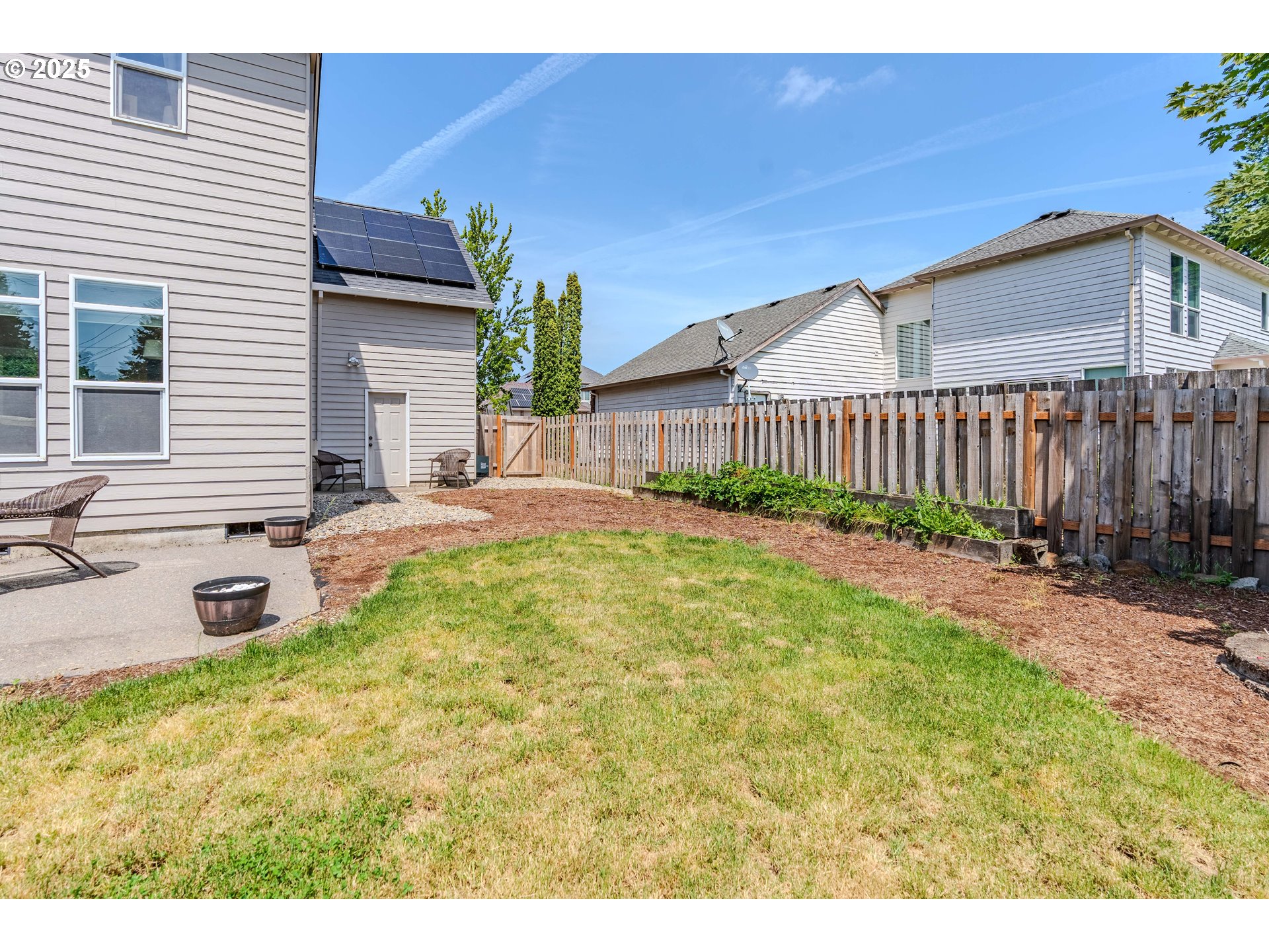 308 Southwest 38th Loop Gresham, OR 97080 - Photo 48 of 48 a backyard of a house with table and chairs