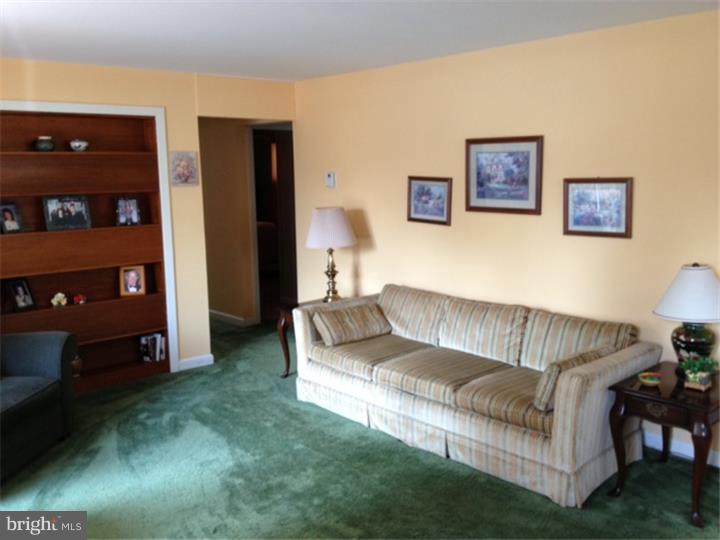 1268 Thomson Road Abington, PA 19001 - Photo 2 of 20 Living Room