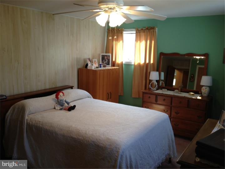 1268 Thomson Road Abington, PA 19001 - Photo 15 of 20 Bedroom - Main