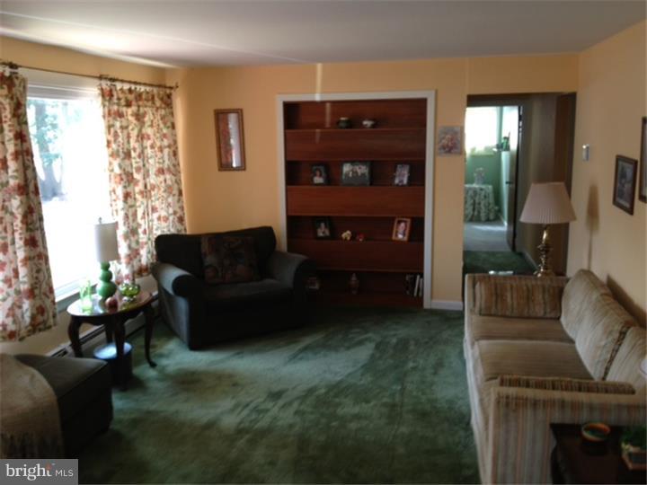 1268 Thomson Road Abington, PA 19001 - Photo 4 of 20 Living Room