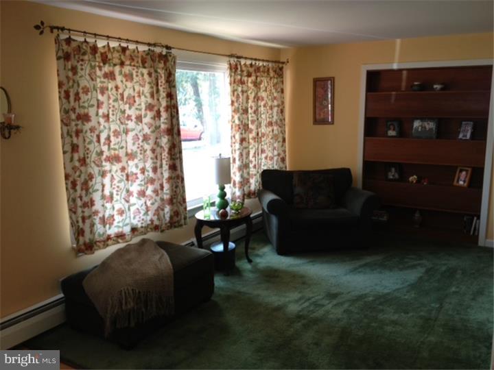 1268 Thomson Road Abington, PA 19001 - Photo 5 of 20 Living Room