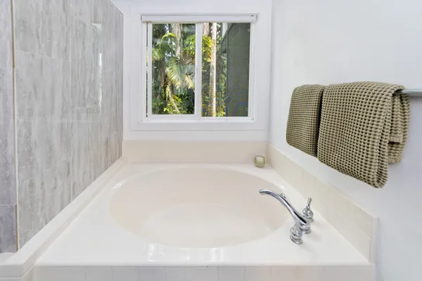 $699,000 | 98 Kaiwiki Road, Hilo, HI 96720