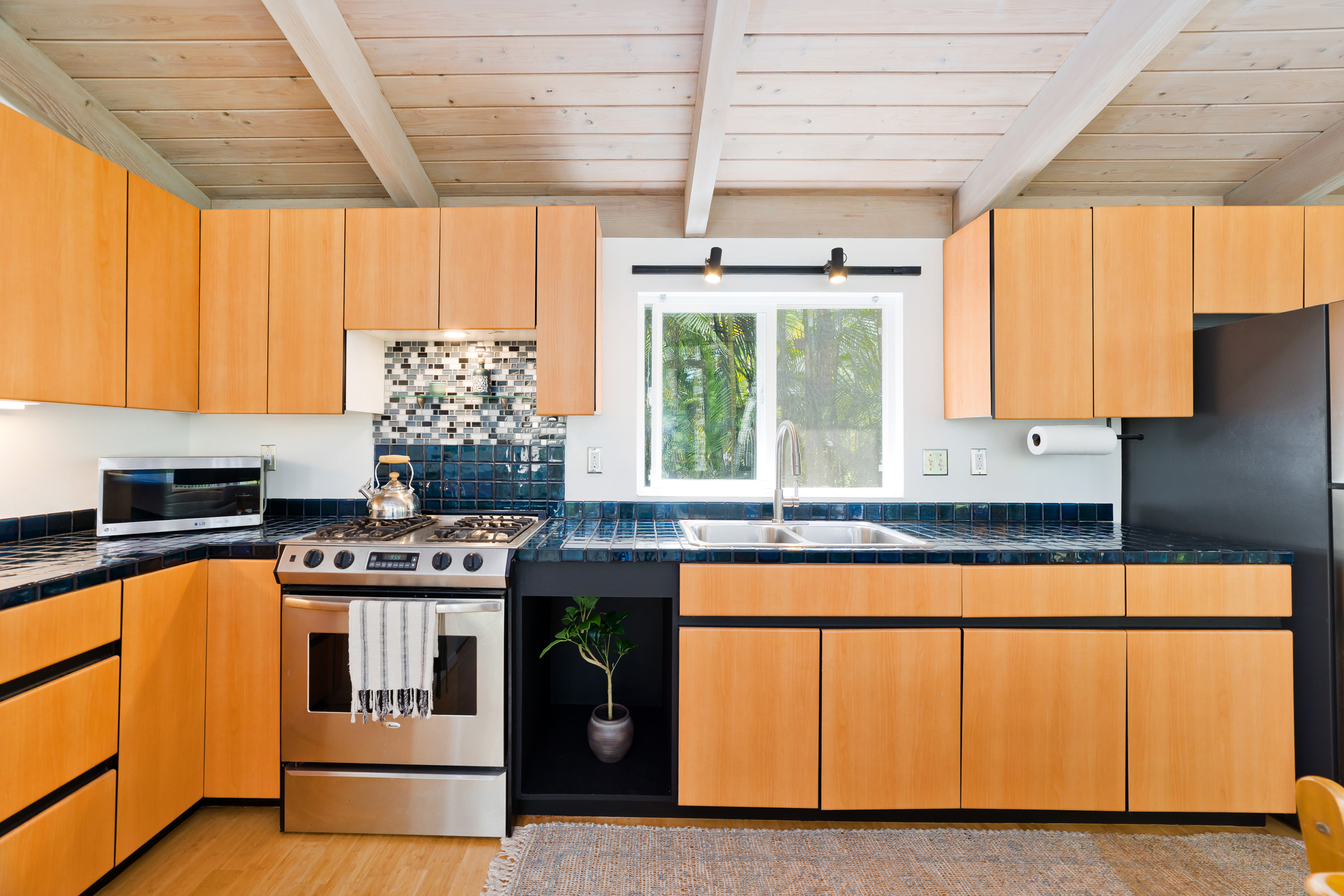 98 Kaiwiki Road Hilo, HI 96720 - Photo 7 of 25