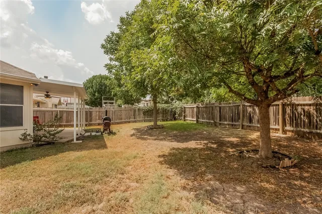 a view of a yard with a house