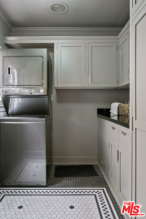 232 North Windsor Boulevard Los Angeles, CA 90004 - Photo 13 of 20 a kitchen with a cabinets and a stove top oven