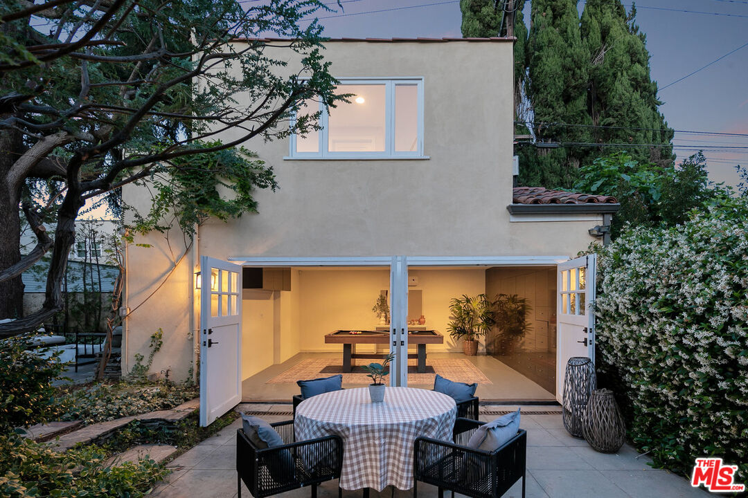 232 North Windsor Boulevard Los Angeles, CA 90004 - Photo 17 of 20 a outdoor space with patio furniture