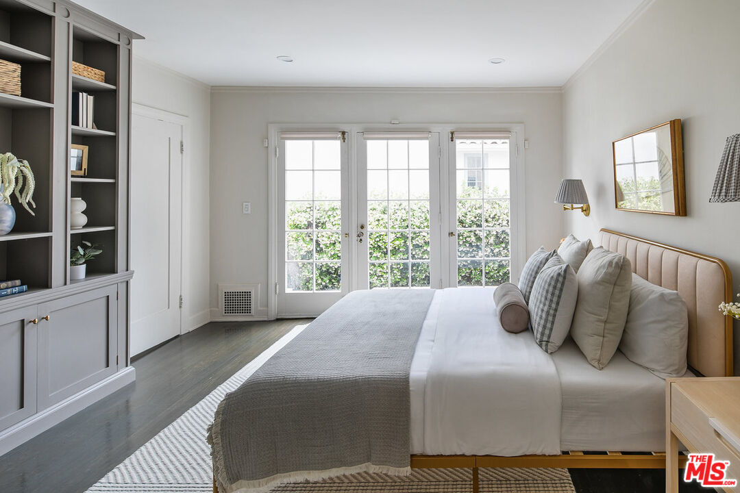 232 North Windsor Boulevard Los Angeles, CA 90004 - Photo 7 of 20 a bedroom with a large bed and a window