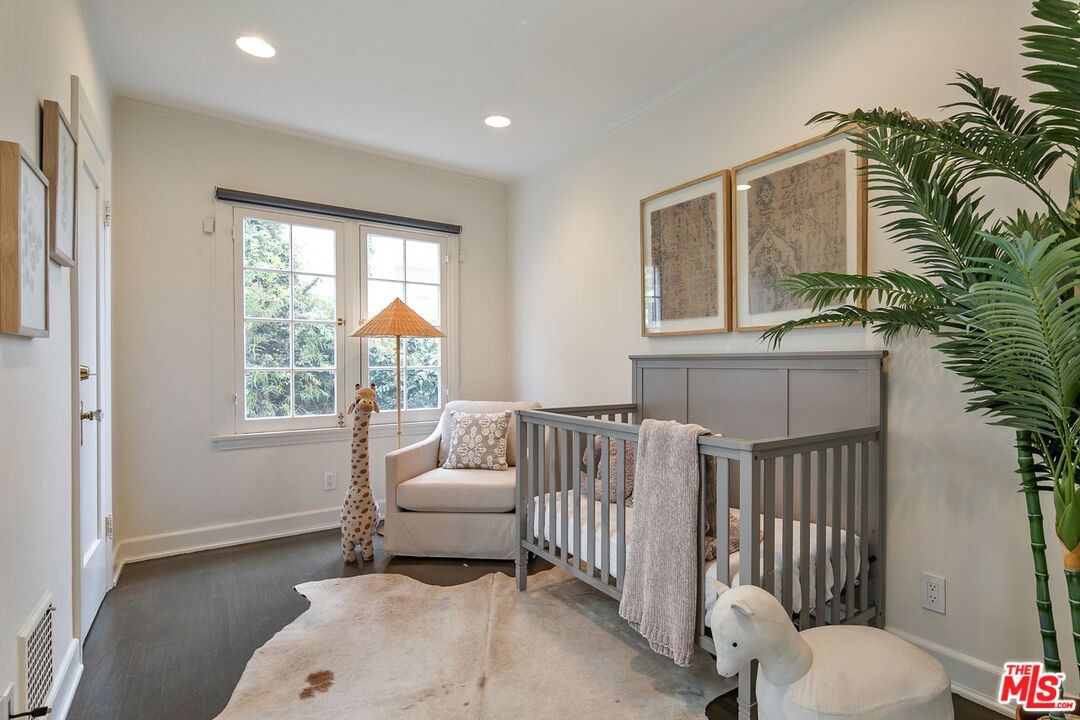232 North Windsor Boulevard Los Angeles, CA 90004 - Photo 8 of 20 a living room with furniture and a large window
