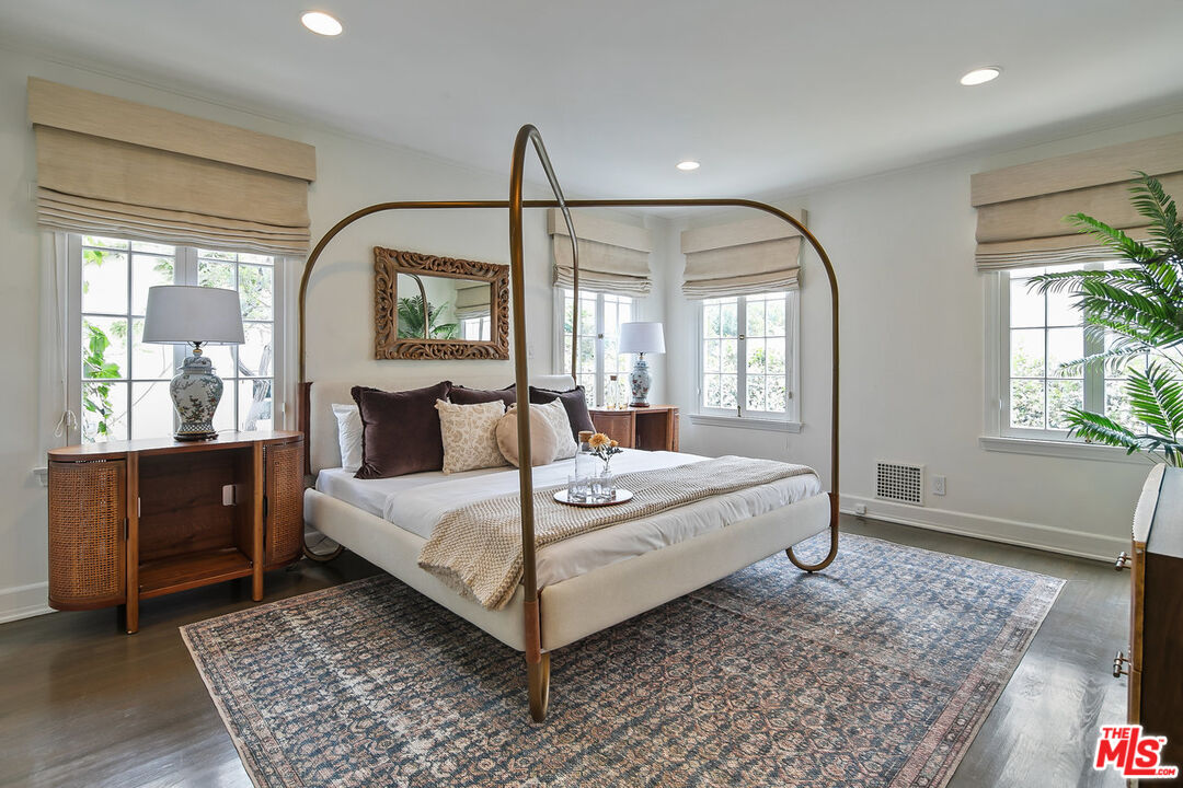 232 North Windsor Boulevard Los Angeles, CA 90004 - Photo 10 of 20 a spacious bedroom with a bed window and mirror