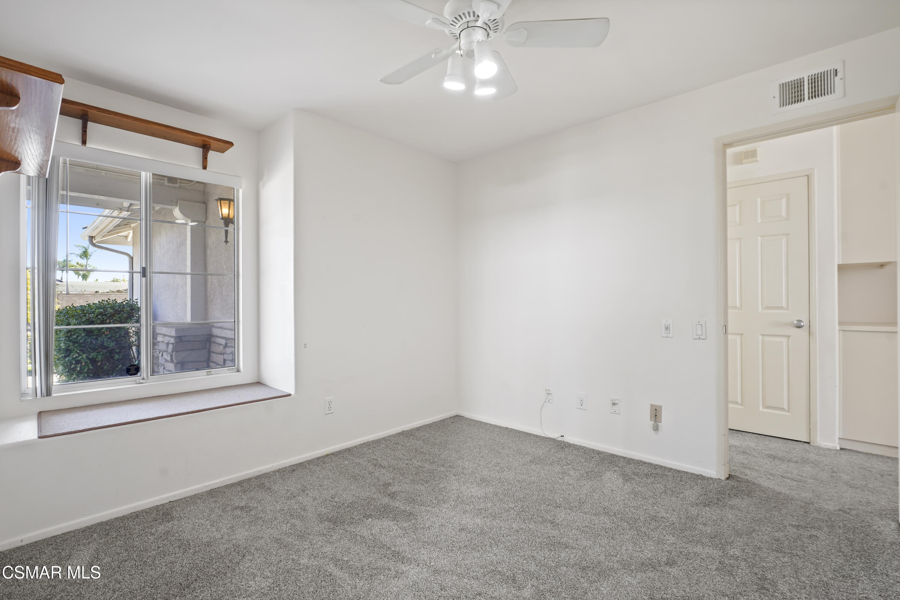 663 Novato Drive Oxnard, CA 93035 - Photo 24 of 40 an empty room with a window