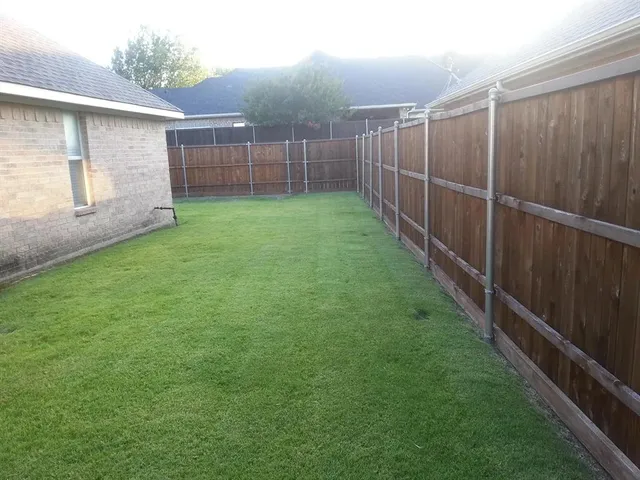 a view of a backyard with pathway