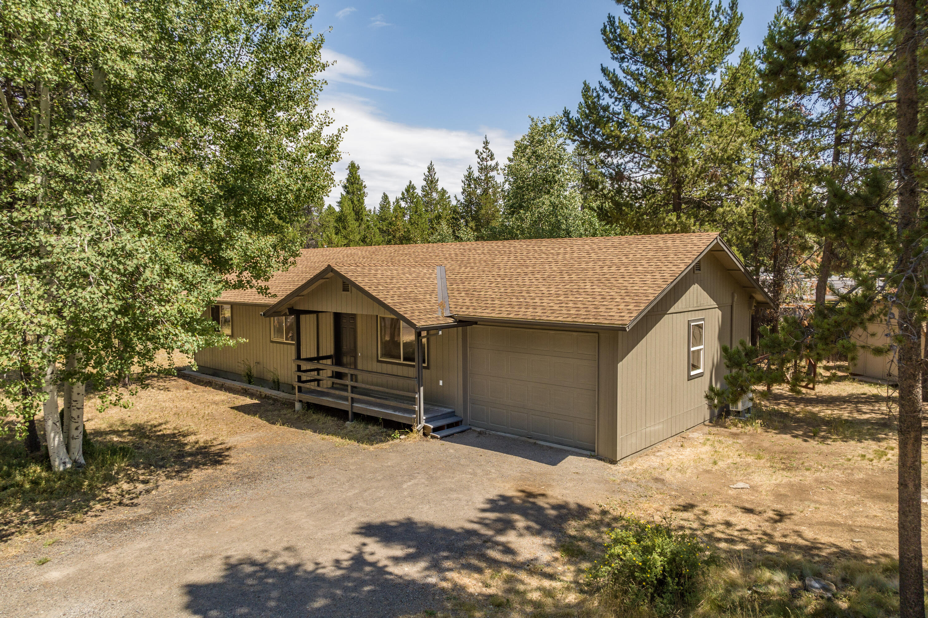 55726 Swan Road Bend, OR 97707 - Photo 22 of 31 Front View