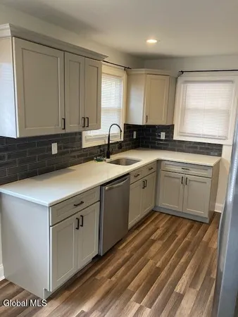 $1,800 | 4 Katherine Road, Unit 1, Colonie, NY 12205