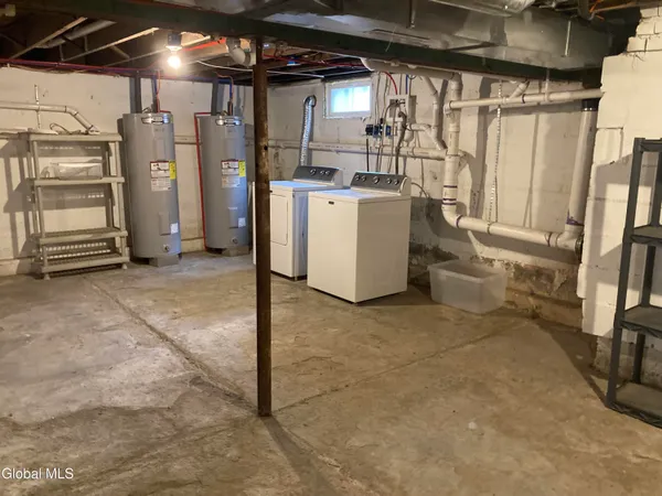 $1,800 | 4 Katherine Road, Unit 1, Colonie, NY 12205