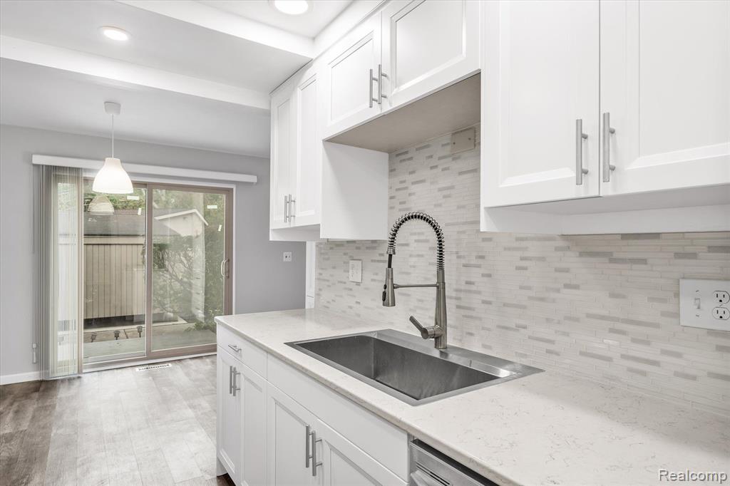 639 Oakbrook West Rochester Hills, MI 48307 - Photo 15 of 51