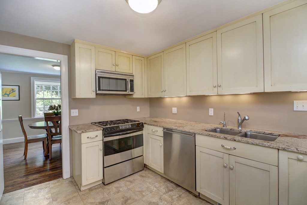 62 Roundwood Road Newton, MA 02464 - Photo 6 of 27 Gallery Image 6