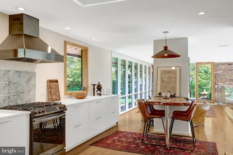 $1,750,000 | 1927 Marthas Road, Alexandria, VA 22307