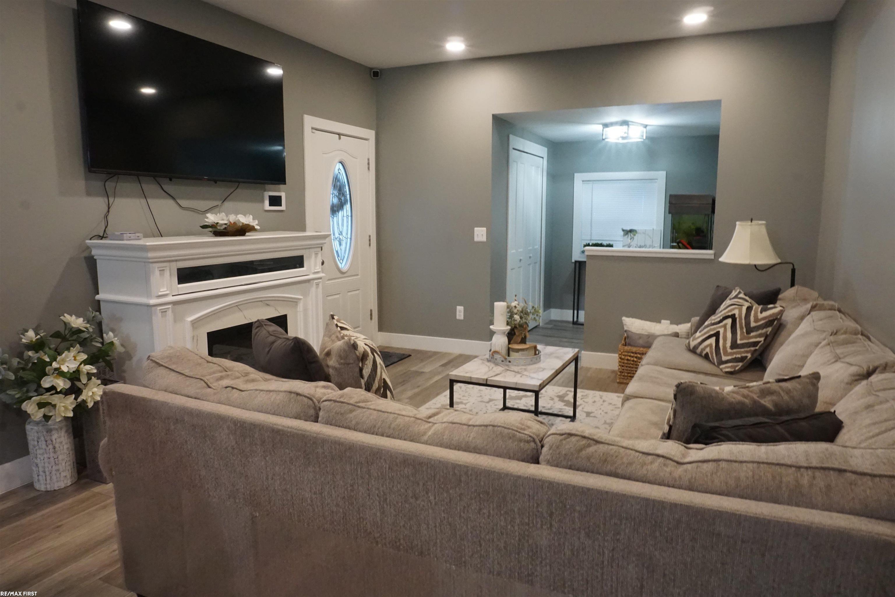 22838 Rausch Avenue Eastpointe, MI 48021 - Photo 10 of 21 50135884-F85C1F1D-068A-463C-92EB-C2ED16296A20.JPG