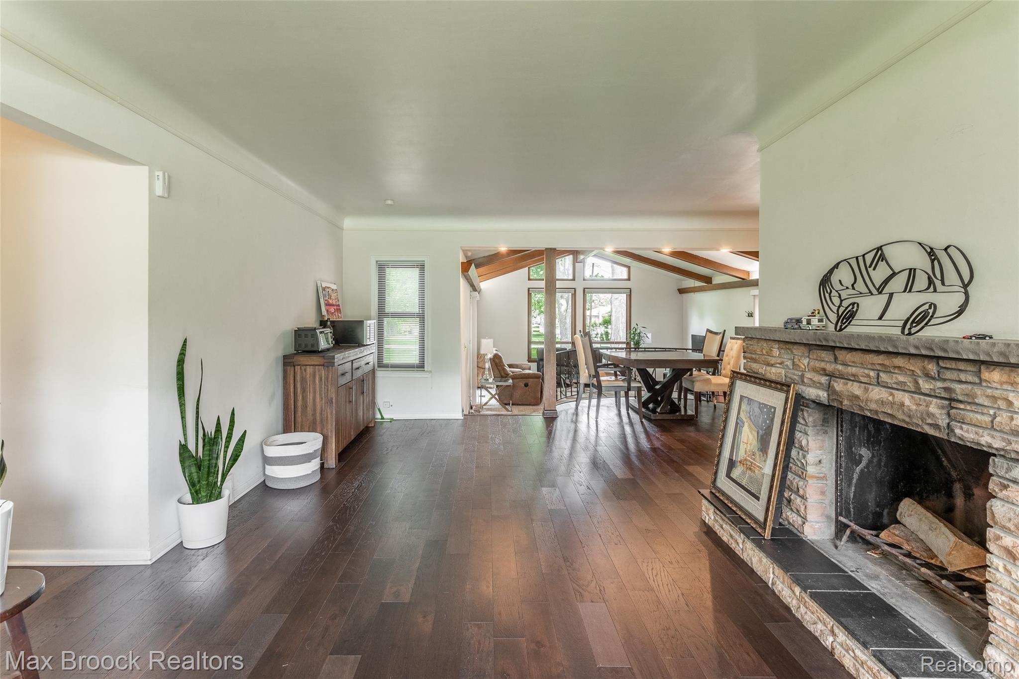 5349 Martin Road Warren, MI 48092 - Photo 3 of 24 244A4706-HDR.jpg