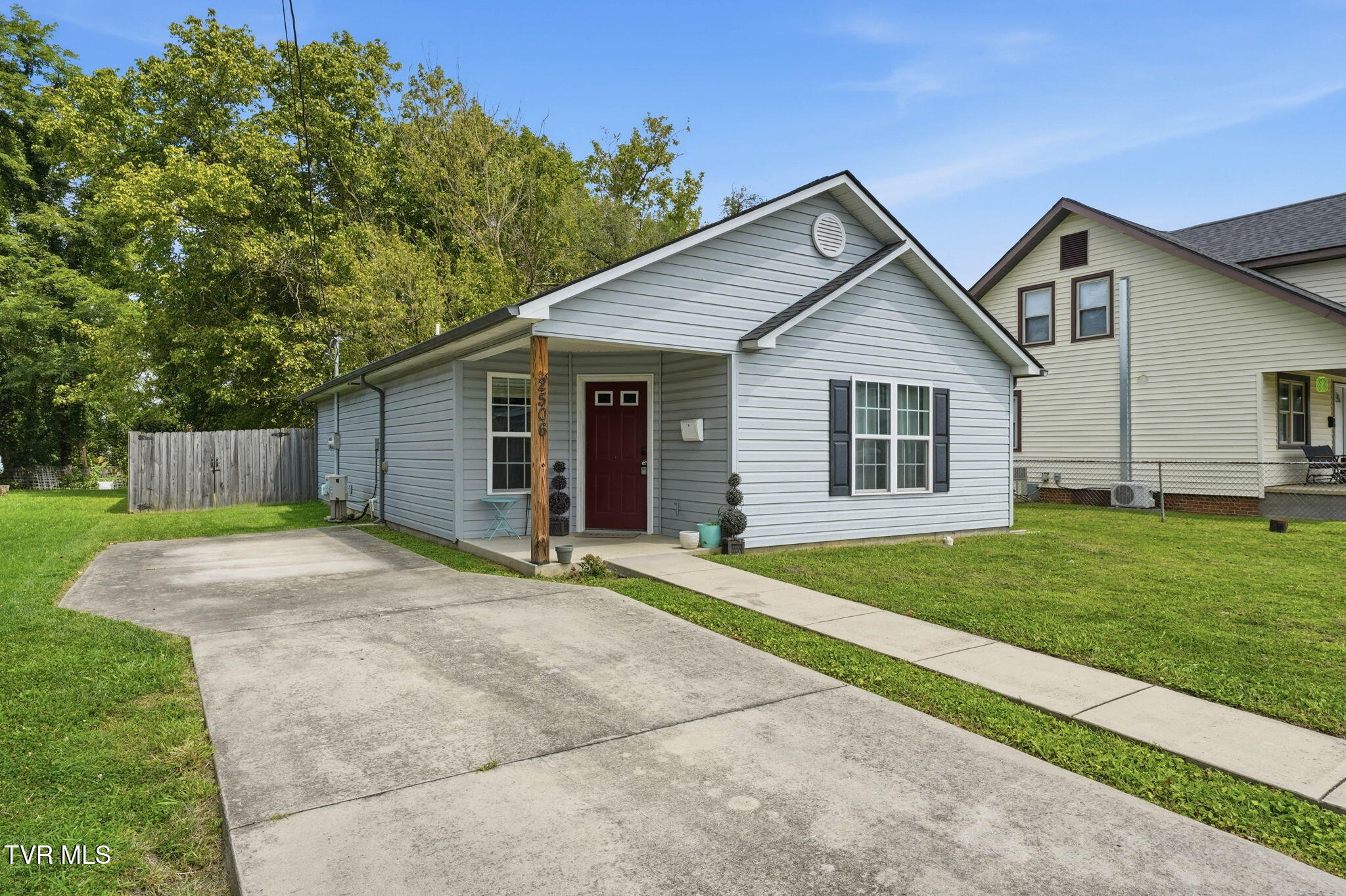 2506 Overlook Road Kingsport, TN 37664 - Photo 2 of 17 Front Exterior