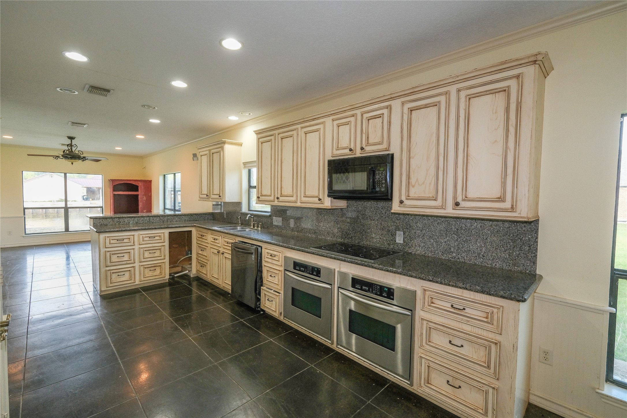 63 Lakeway Drive Trinity, TX 75862 - Photo 3 of 41