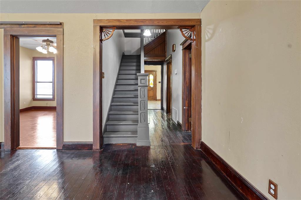 401 West Maple Street Whitewright, TX 75491 - Photo 4 of 31