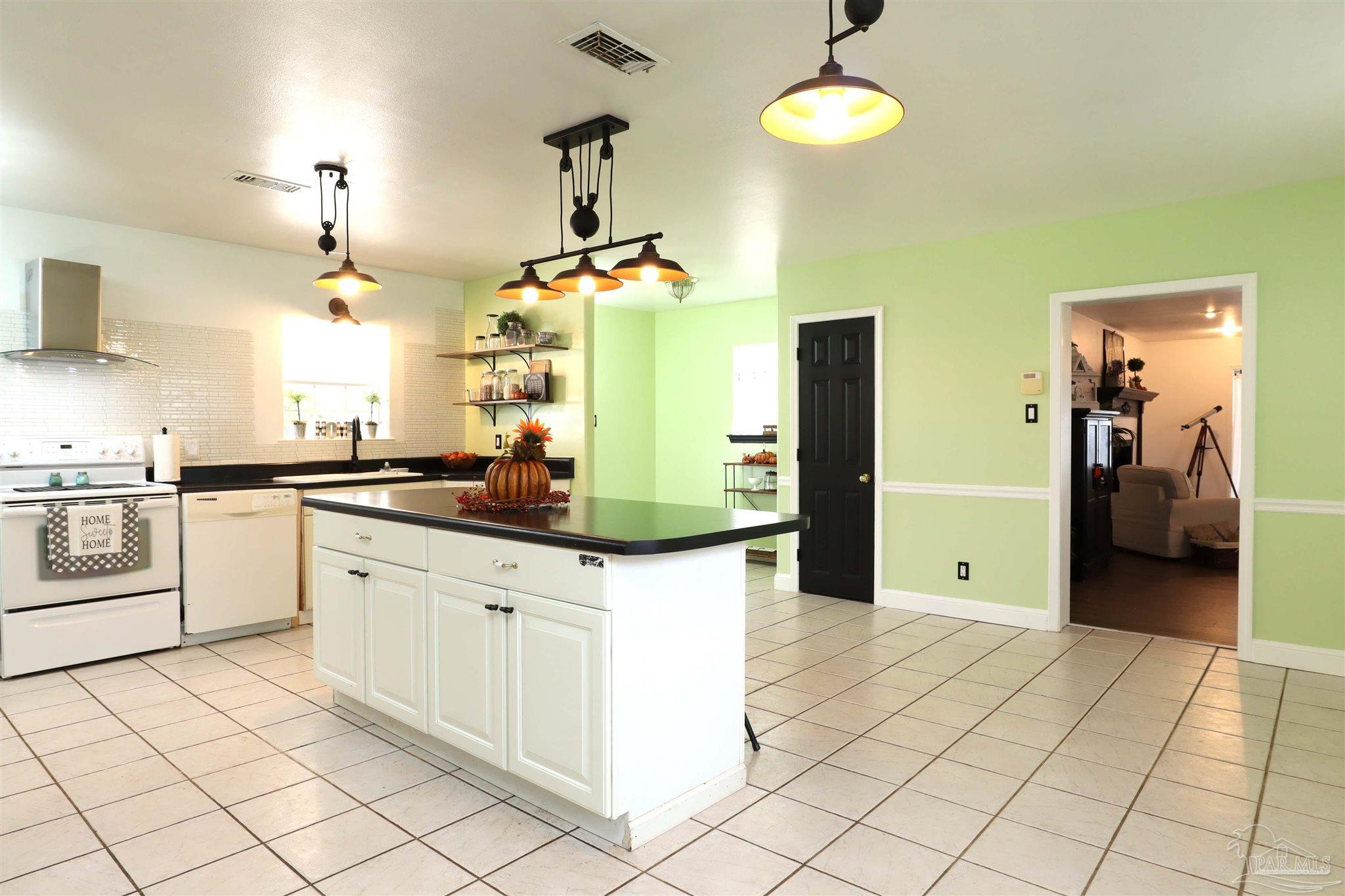 2351 Dunsford Road Jay, FL 32565 - Photo 9 of 49 Gallery Image 9