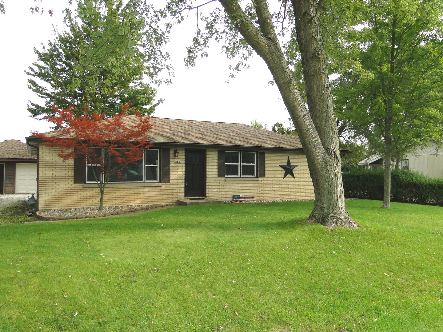 839 County Rd S 419 East Kankakee, IL 60901 - Photo 2 of 20 a front view of a house with a garden and trees