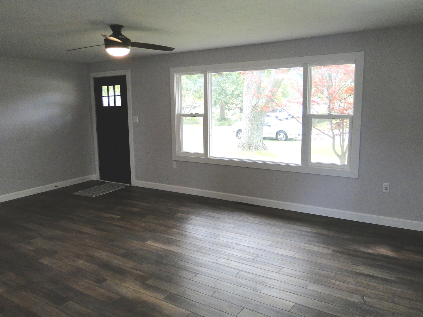 839 County Rd S 419 East Kankakee, IL 60901 - Photo 4 of 20 a view of an empty room with wooden floor and a window