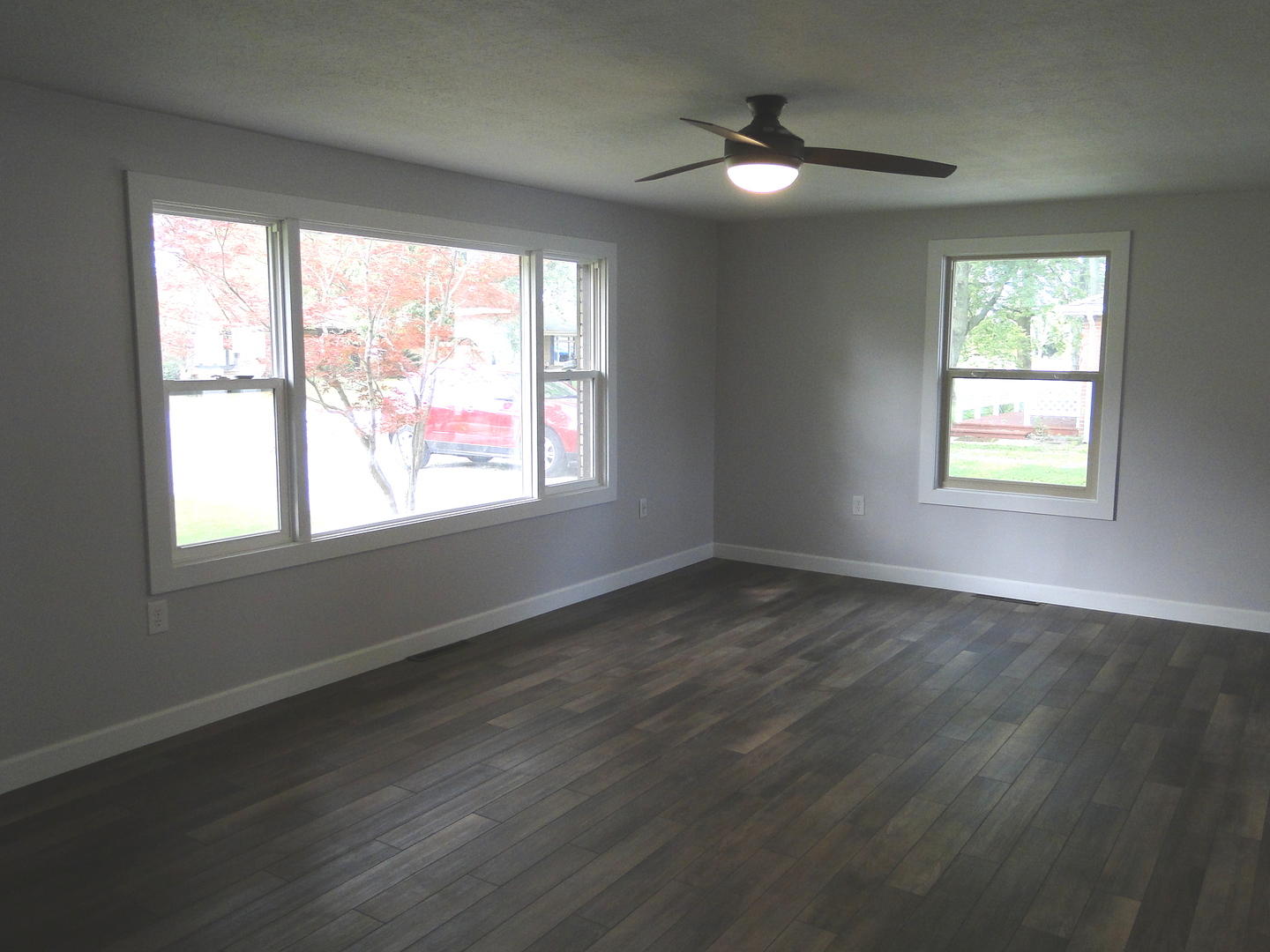 839 County Rd S 419 East Kankakee, IL 60901 - Photo 6 of 20 a view of an empty room with wooden floor and a window