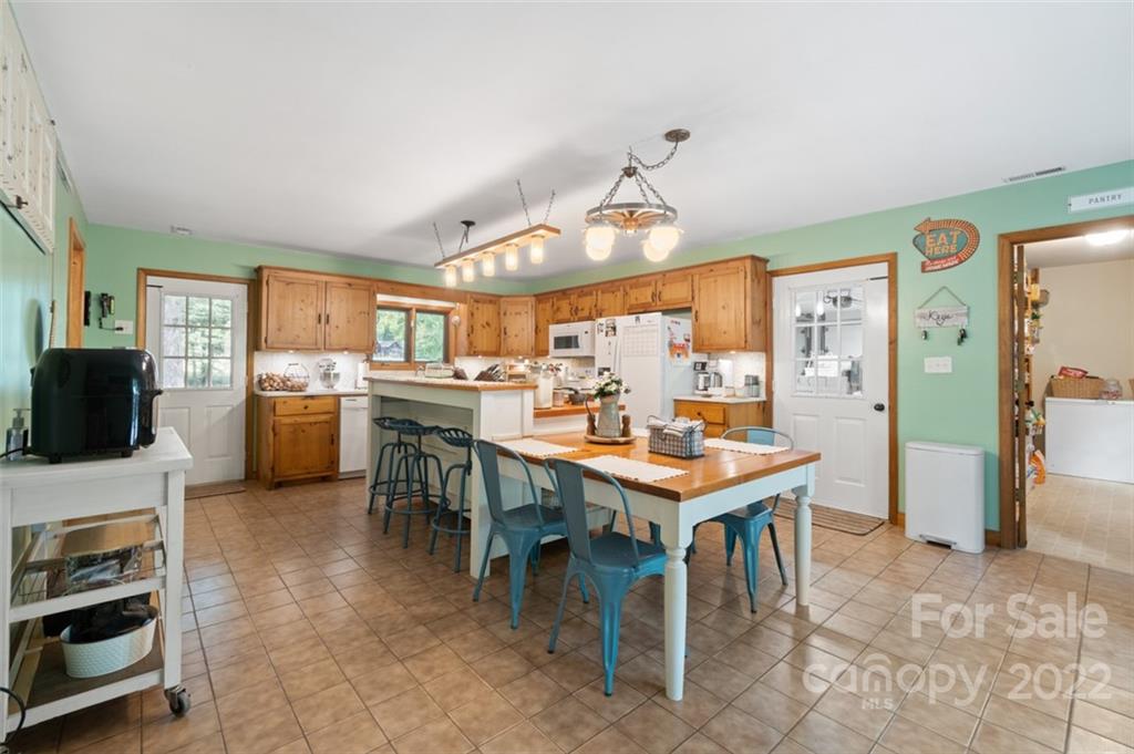 7186 Watershed Road Morganton, NC 28655 - Photo 4 of 43 Gallery Image 4