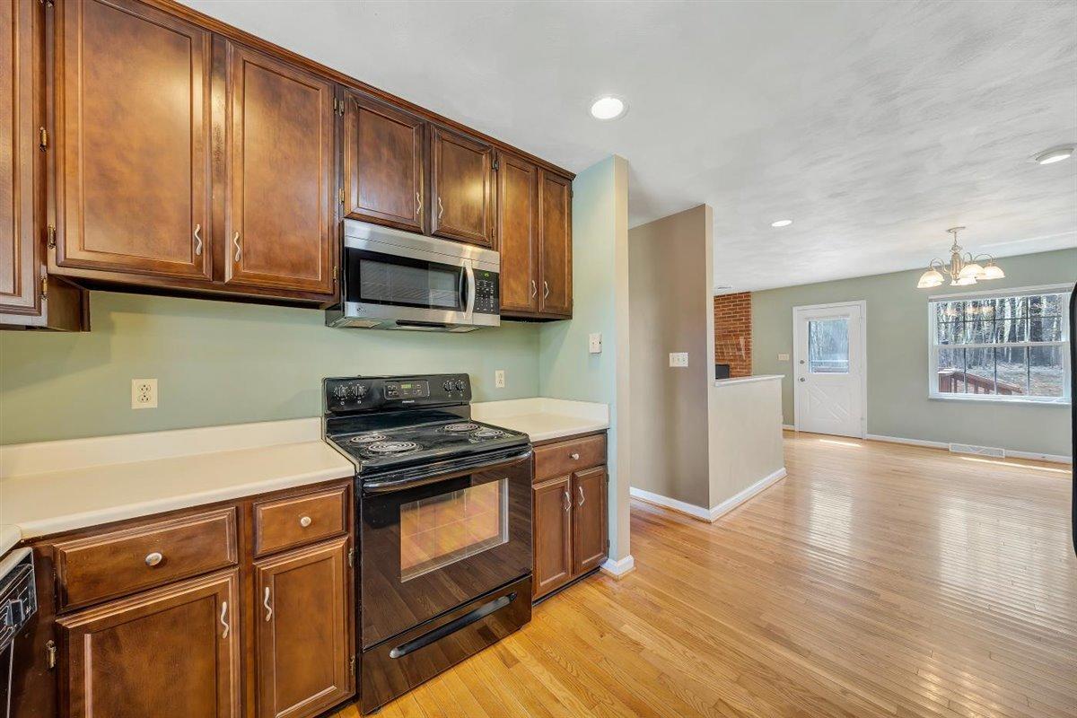 982 White Church Road Fincastle, VA 24090 - Photo 11 of 32 Kitchen
