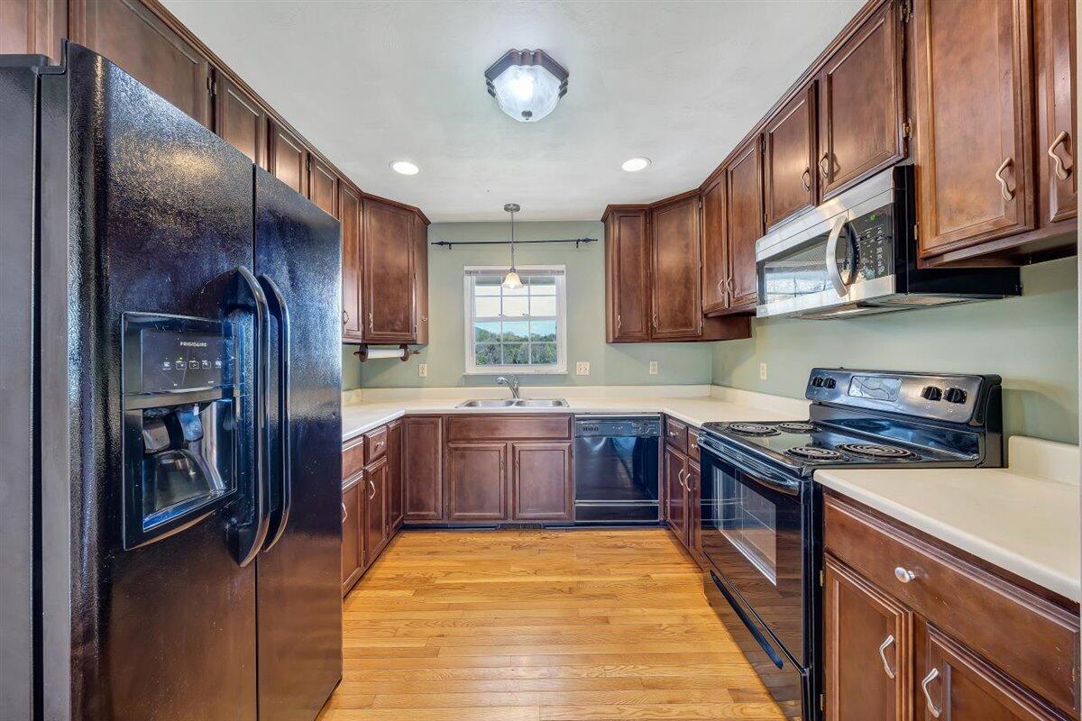 982 White Church Road Fincastle, VA 24090 - Photo 13 of 32 Kitchen