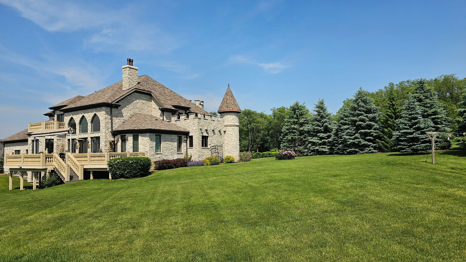 4220 Northgate Drive Spring Grove, IL 60081 - Photo 91 of 105 a front view of a house with a garden