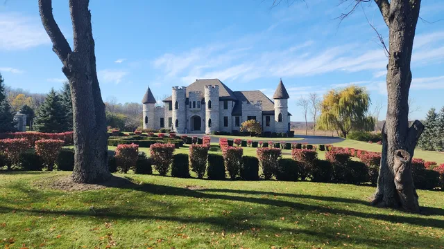 $1,200,000 | 4220 Northgate Drive, Spring Grove, IL 60081