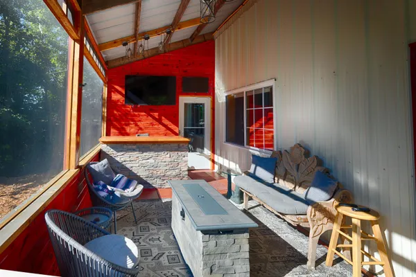 $584,000 | 2374 East Cabin Circle, Makinen, MN 55763