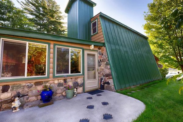 $584,000 | 2374 East Cabin Circle, Makinen, MN 55763