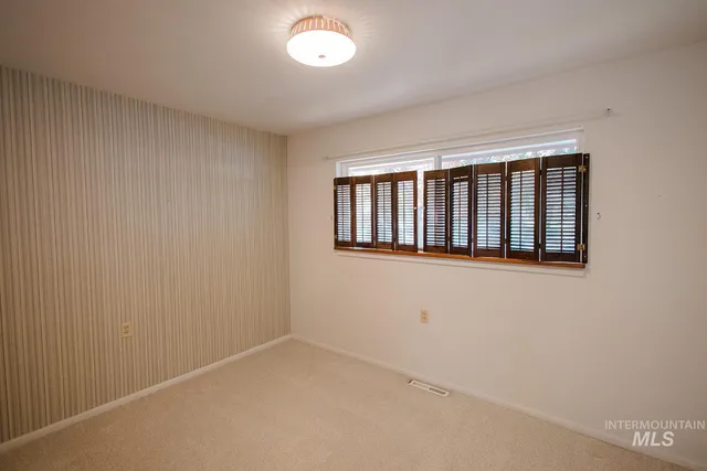 $325,000 | 120 South 11th East, Mountain Home, ID 83647