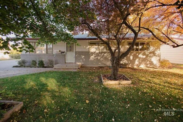 $325,000 | 120 South 11th East, Mountain Home, ID 83647
