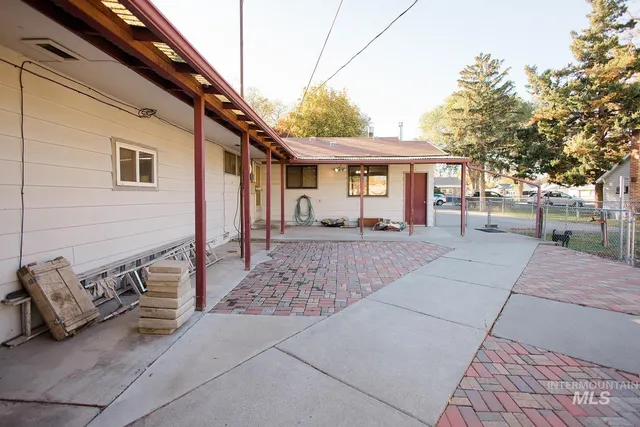 $325,000 | 120 South 11th East, Mountain Home, ID 83647