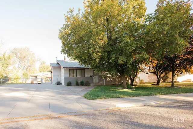 $325,000 | 120 South 11th East, Mountain Home, ID 83647