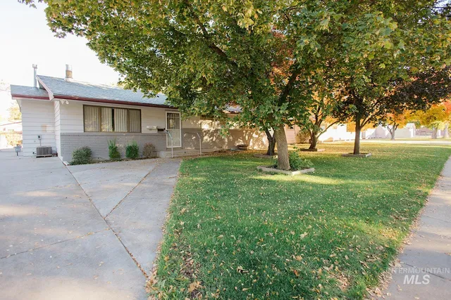 $325,000 | 120 South 11th East, Mountain Home, ID 83647