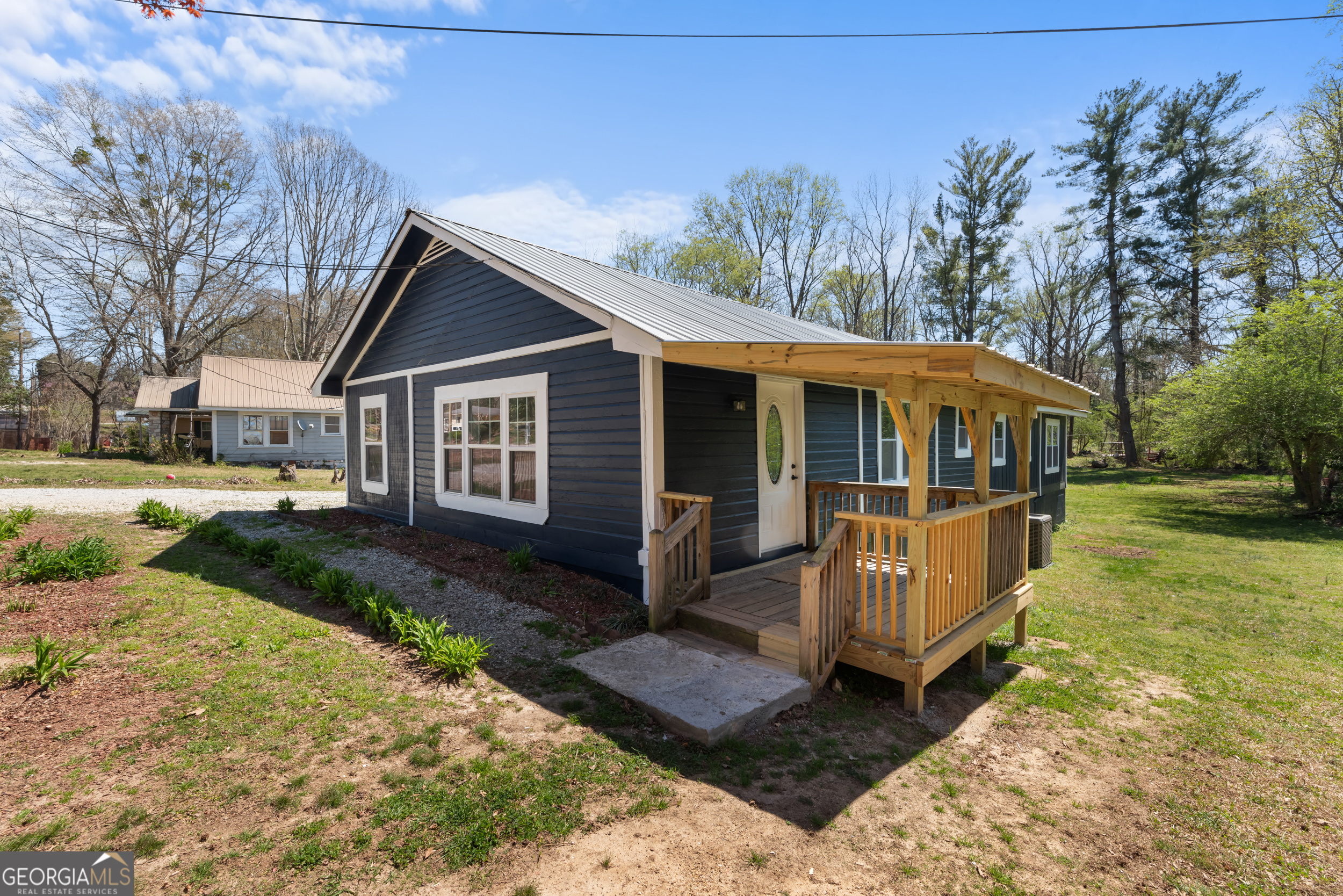 a view of a house with a yard